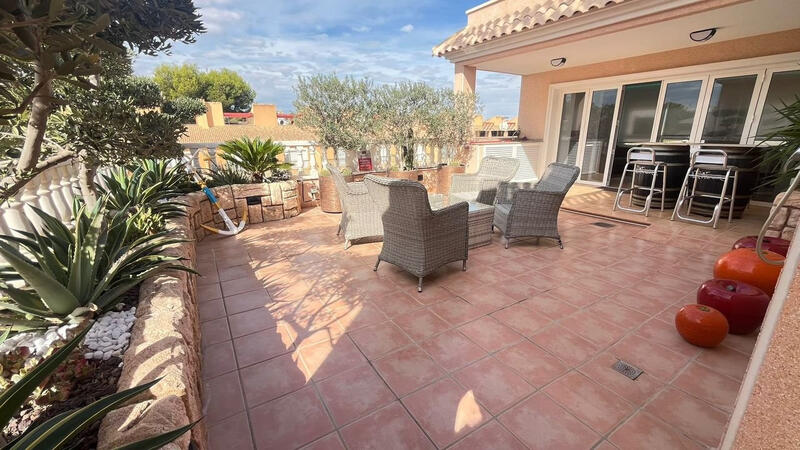3 bedroom Apartment for sale