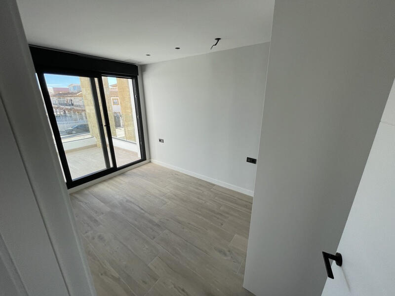 4 bedroom Apartment for sale