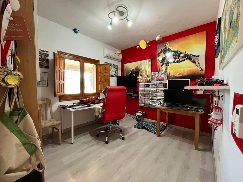 6 bedroom Country House for sale