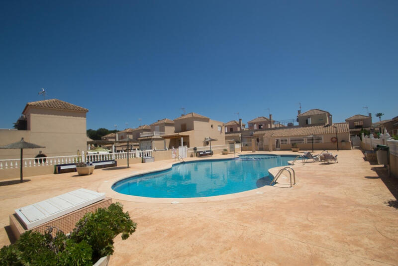 Radhus till salu i Torrevieja, Alicante