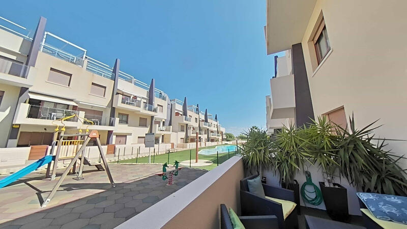 Villa til salgs i Pilar de la Horadada, Alicante