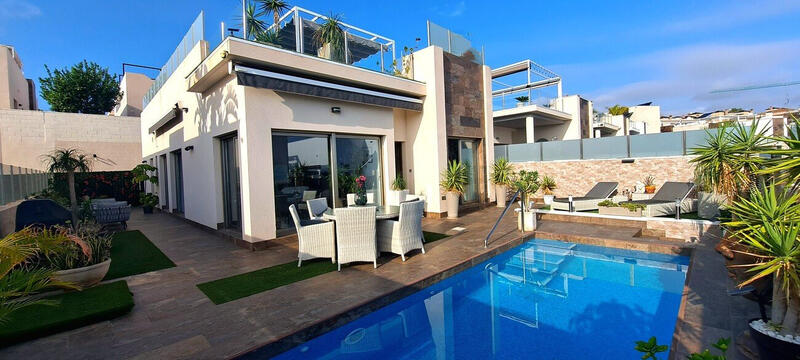 Villa til salgs i Villamartin, Alicante