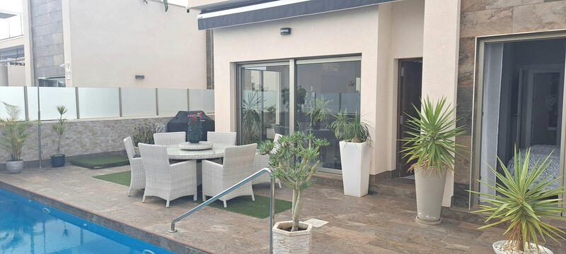 4 Cuarto Villa en venta