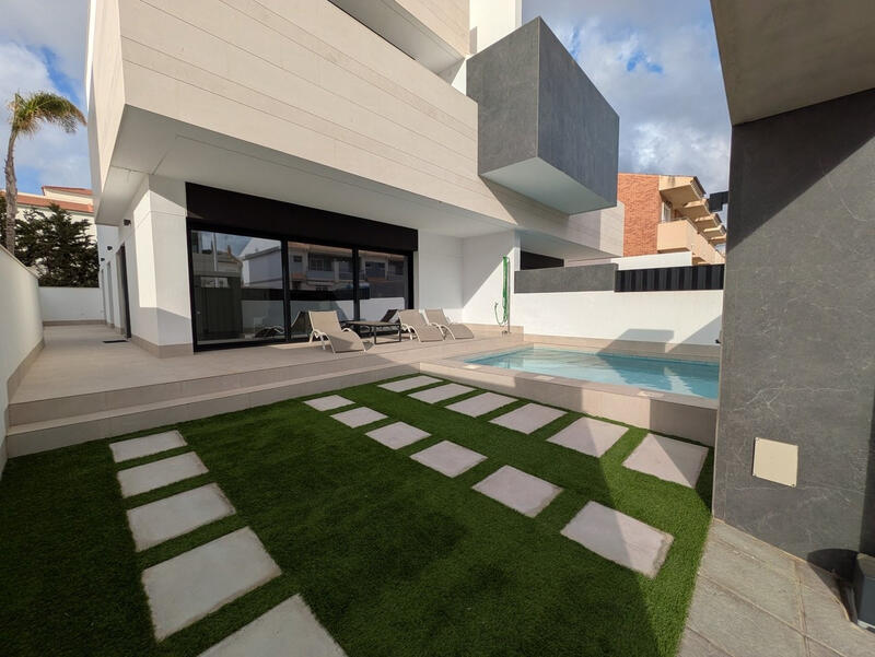 Villa til salgs i Pilar de la Horadada, Alicante