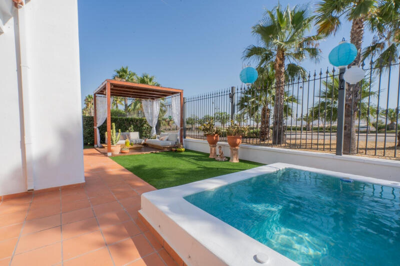 2 Cuarto Villa en venta