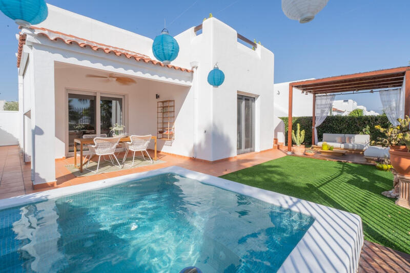 2 Cuarto Villa en venta