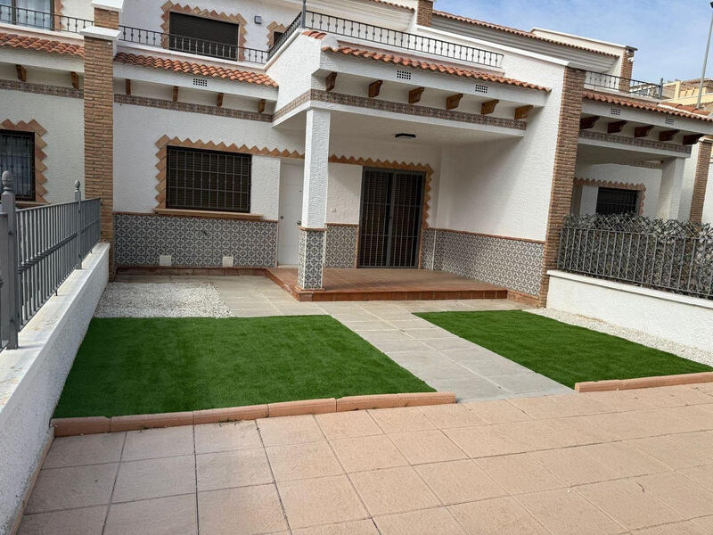 городская тюрьма продается в San Miguel de Salinas, Alicante