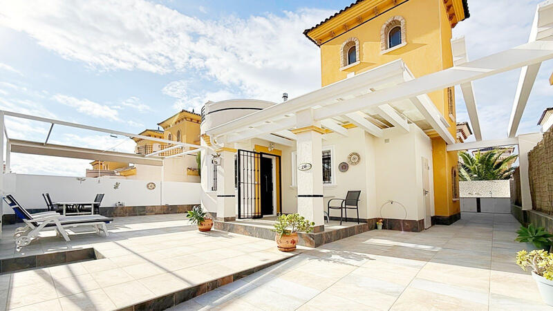 Villa til salg i Orihuela Costa, Alicante