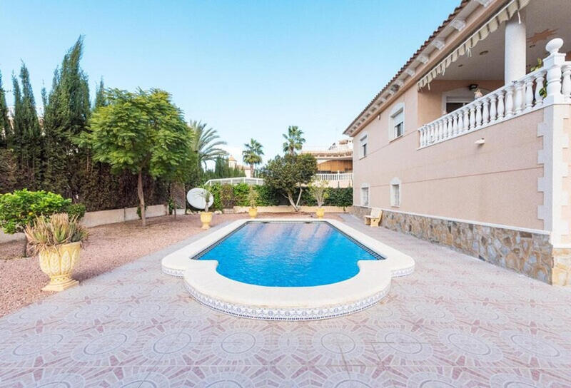 4 Cuarto Villa en venta