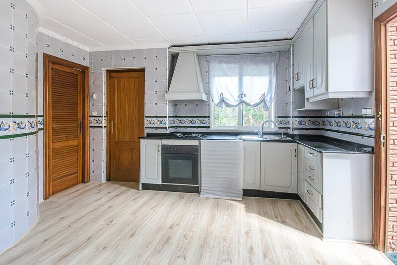 5 bedroom Country House for sale