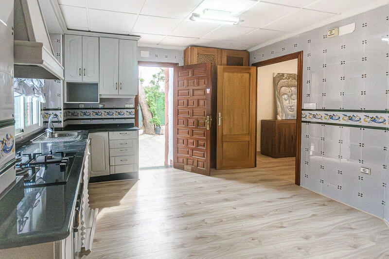 5 bedroom Country House for sale