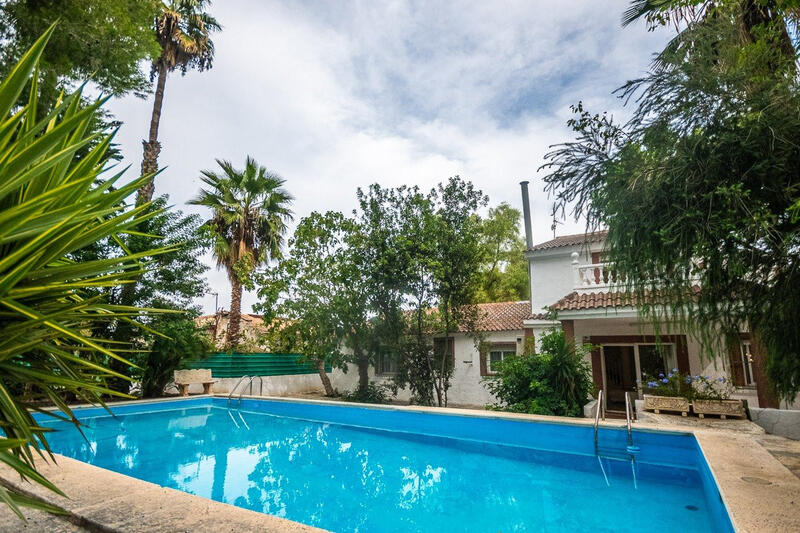 5 bedroom Country House for sale