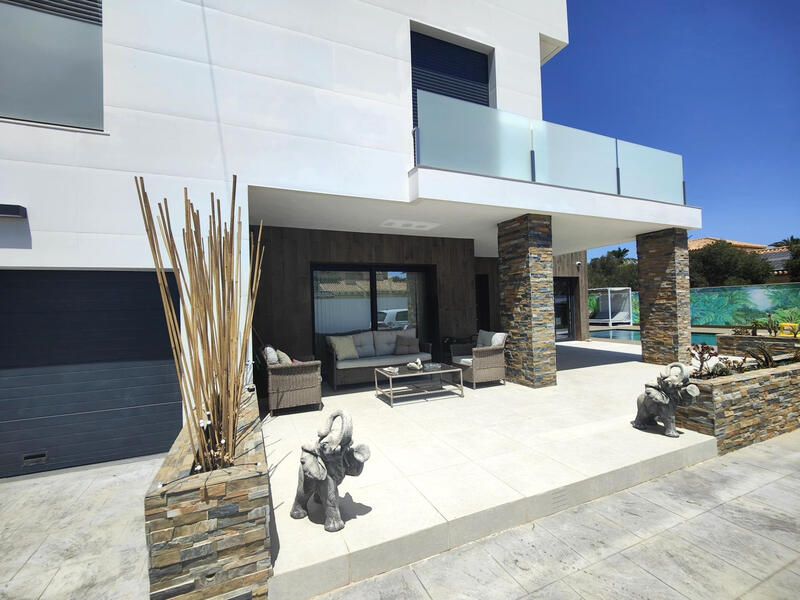 5 bedroom Villa for sale