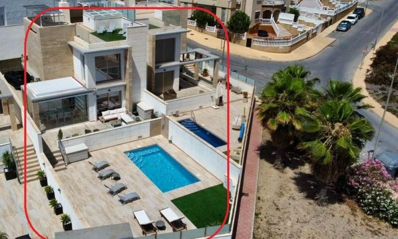 Villa til salg i Orihuela Costa, Alicante