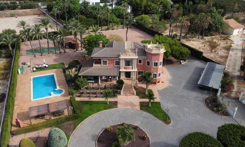 6 спальная комната вилла продается