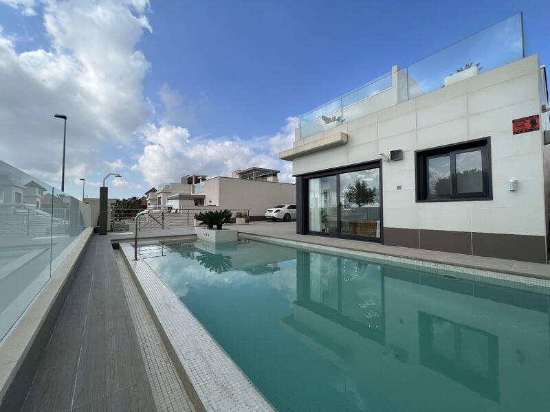 Villa til salg i San Miguel de Salinas, Alicante