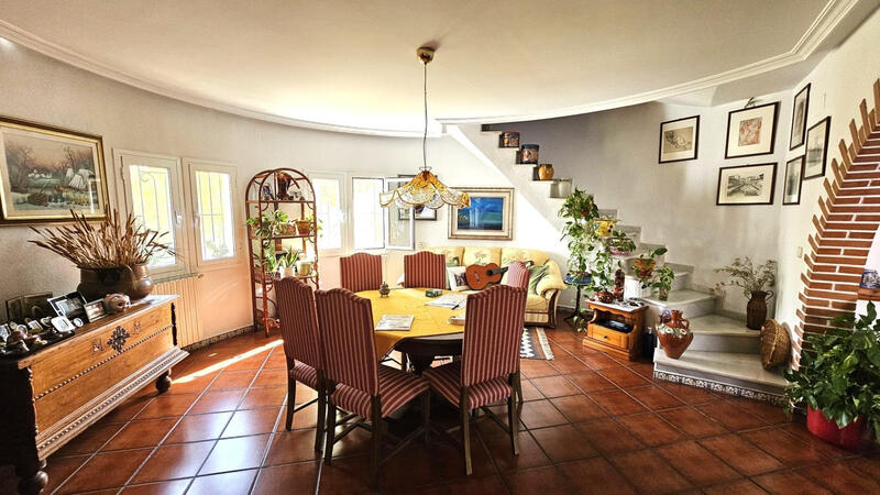 5 bedroom Villa for sale