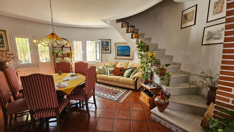 5 bedroom Villa for sale