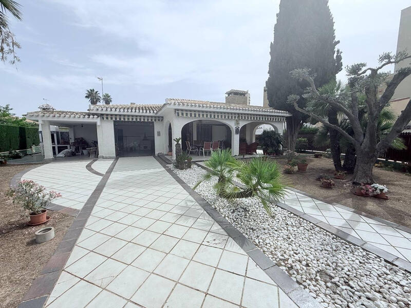 Villa til salgs i Orihuela Costa, Alicante