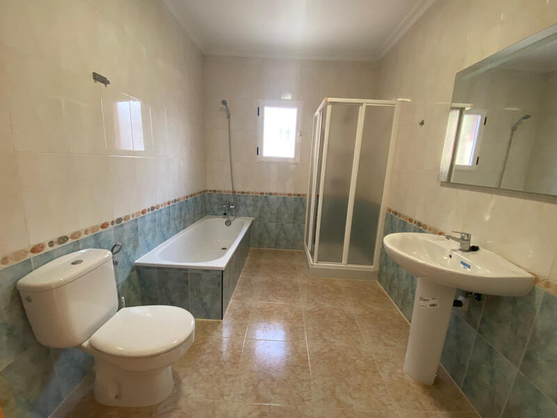3 slaapkamer Gezinswoning Te koop