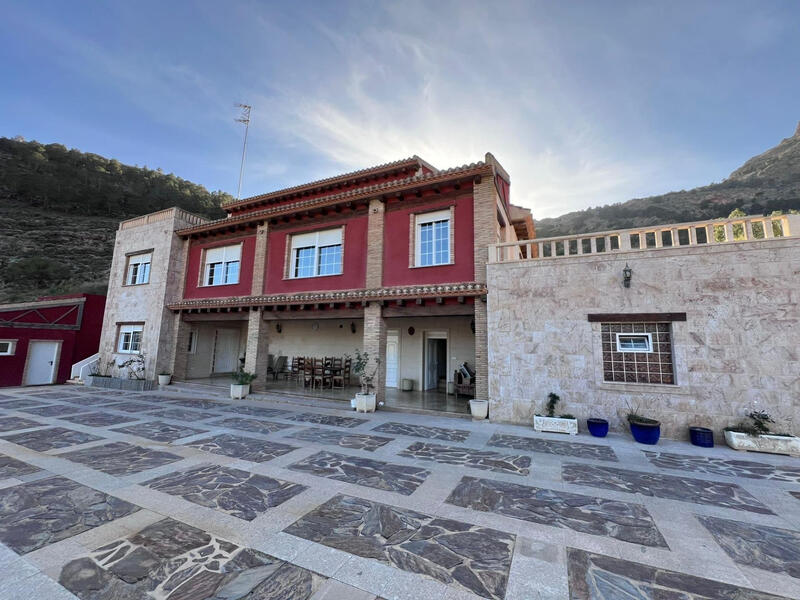 4 bedroom Villa for sale