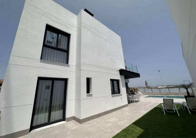 3 Cuarto Villa en venta