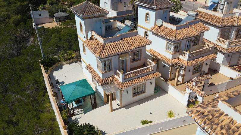 Villa for sale in Torrevieja, Alicante