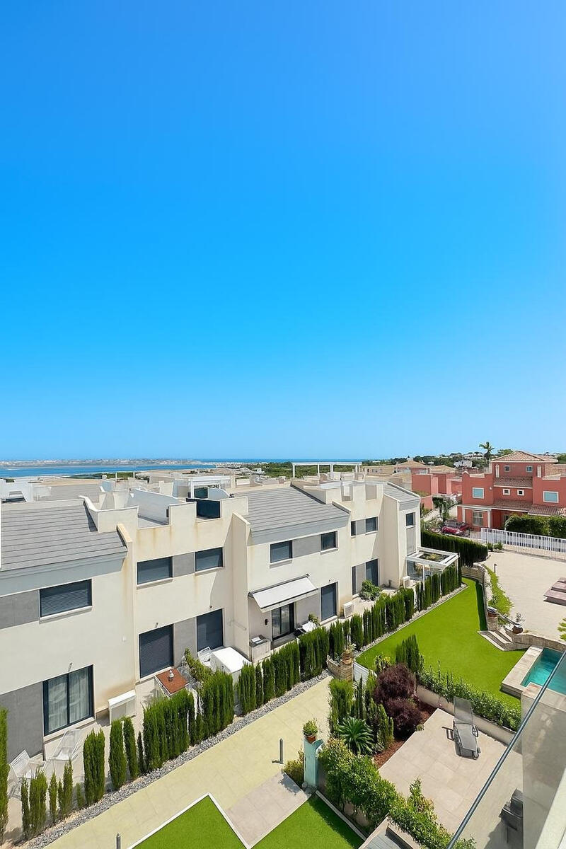 квартира продается в Los Balcones, Alicante