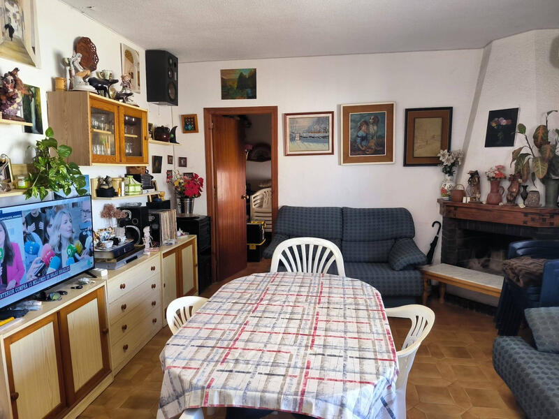 7 bedroom Townhouse for sale