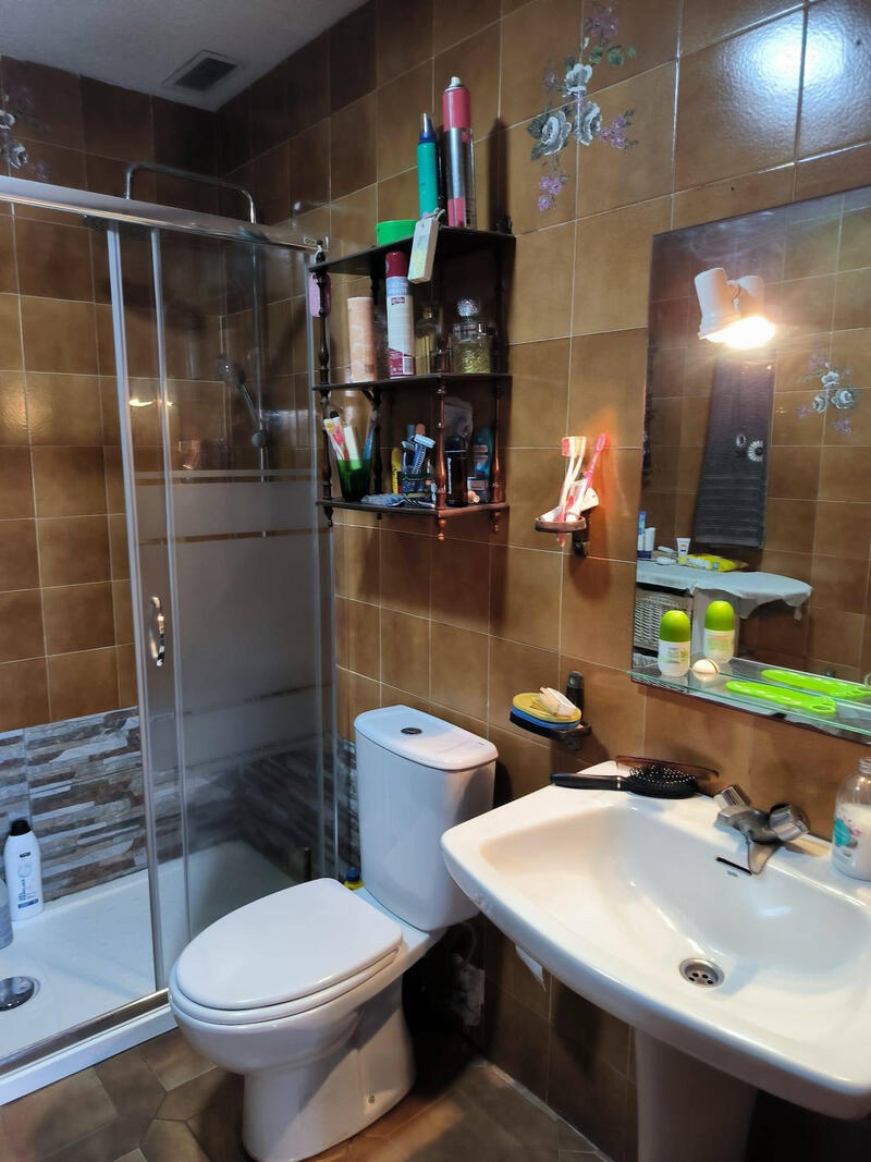 7 bedroom Townhouse for sale