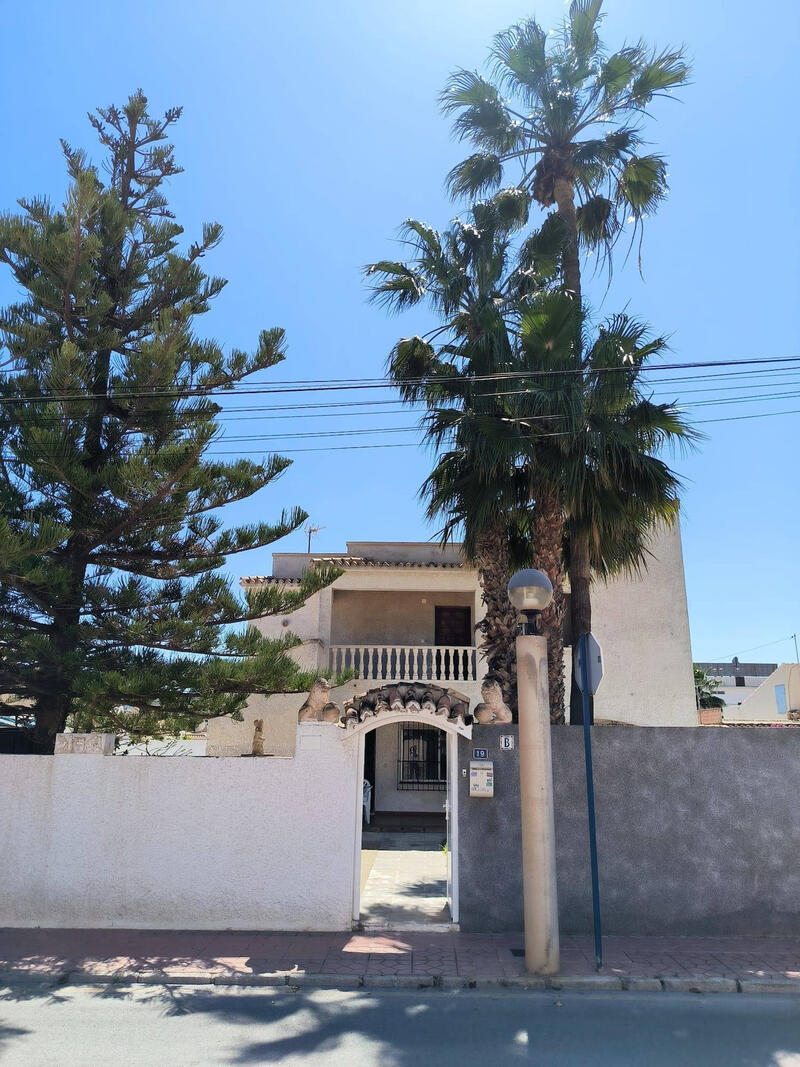 7 bedroom Townhouse for sale