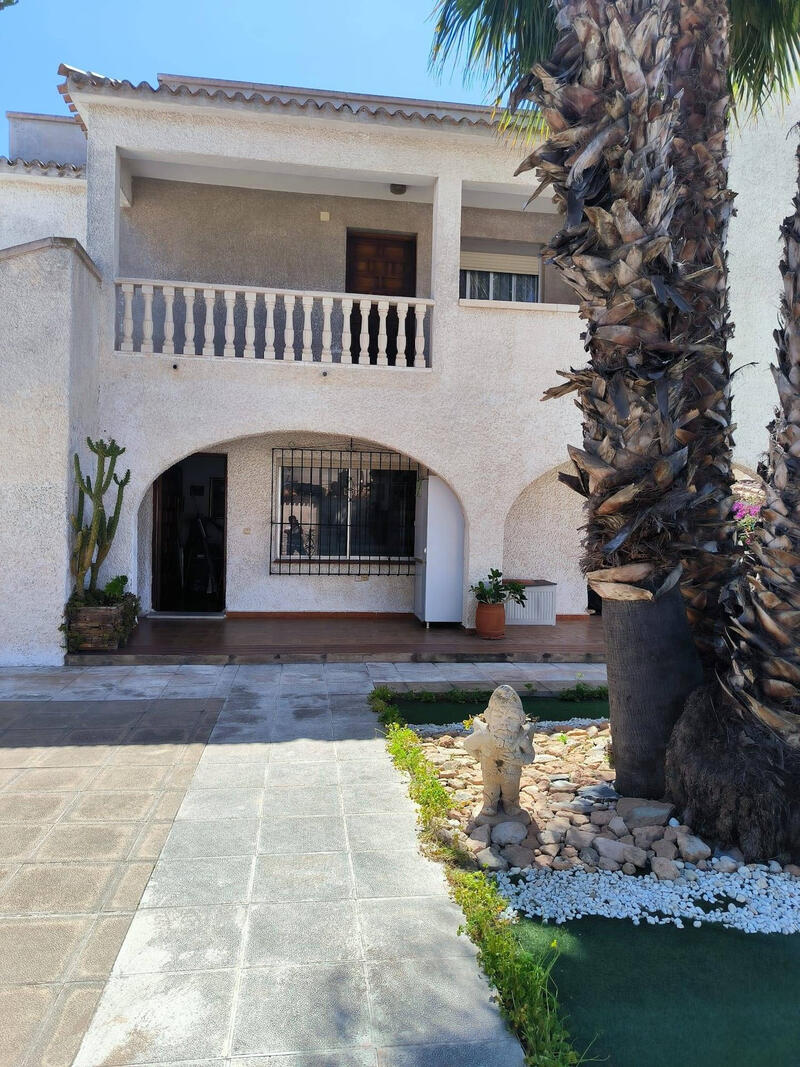 7 bedroom Townhouse for sale