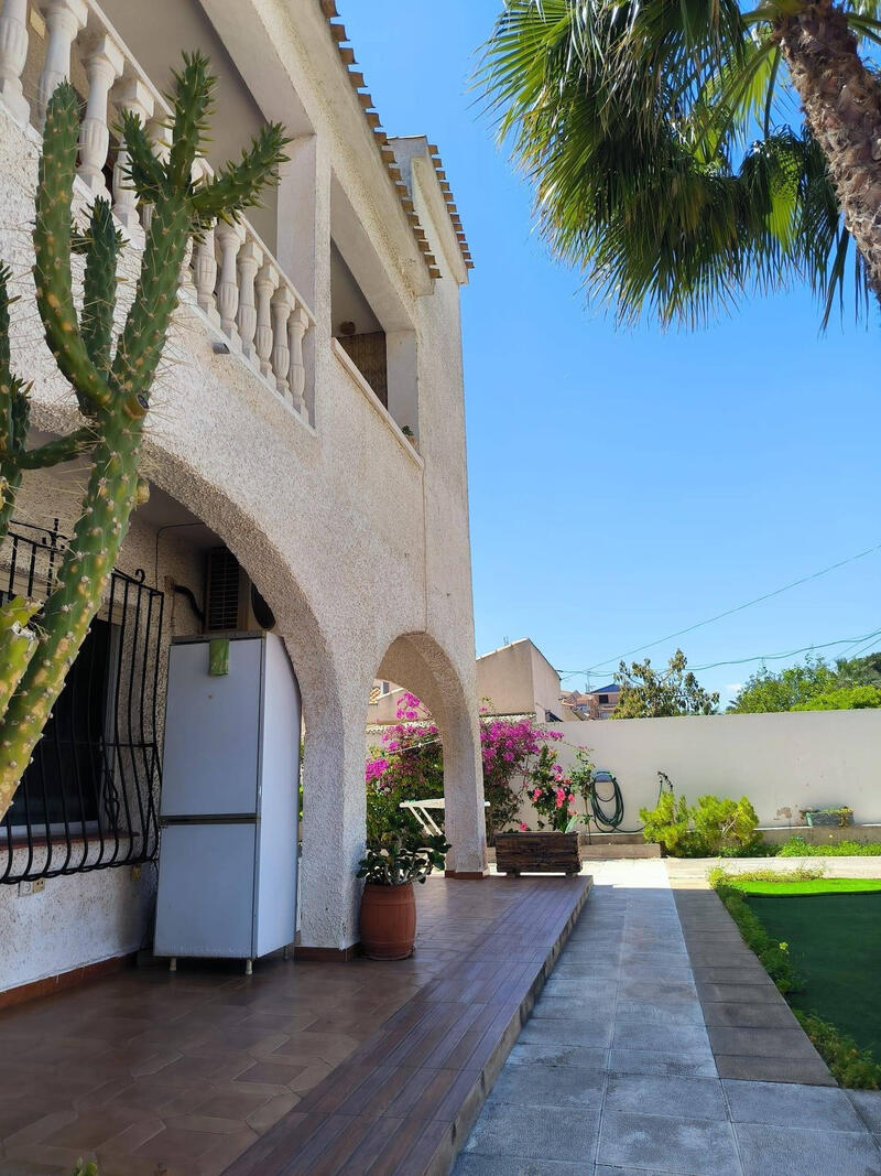 7 bedroom Townhouse for sale