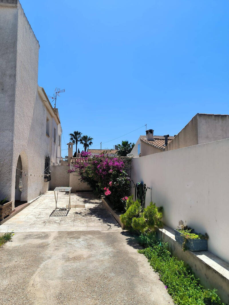 7 bedroom Townhouse for sale