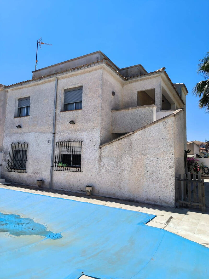7 bedroom Townhouse for sale