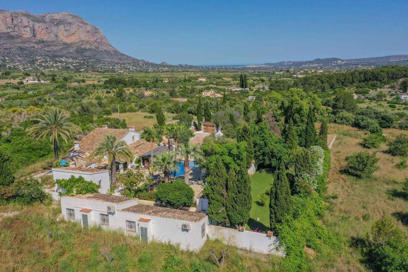 5 bedroom Villa for sale