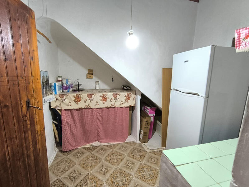 7 bedroom Townhouse for sale