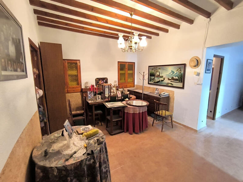 7 bedroom Townhouse for sale