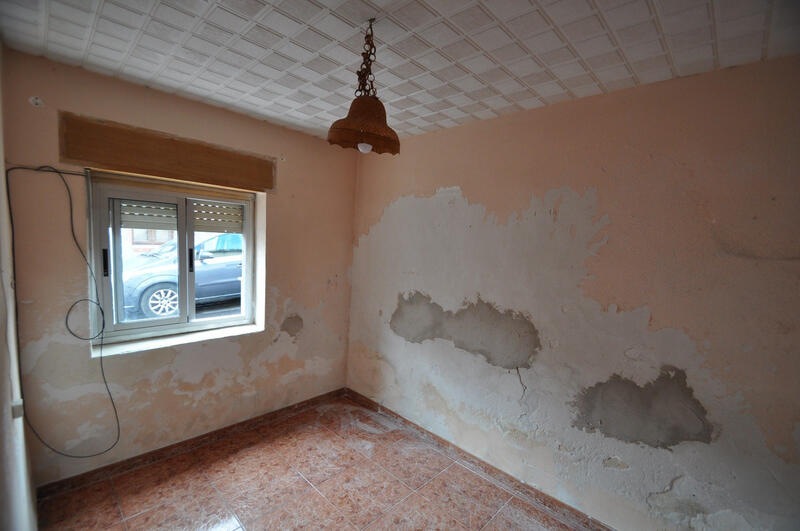 4 bedroom Townhouse for sale