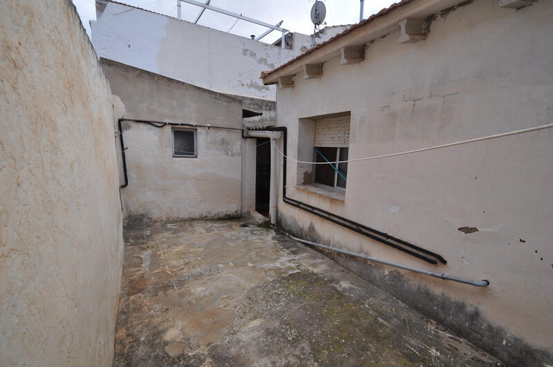 4 bedroom Townhouse for sale
