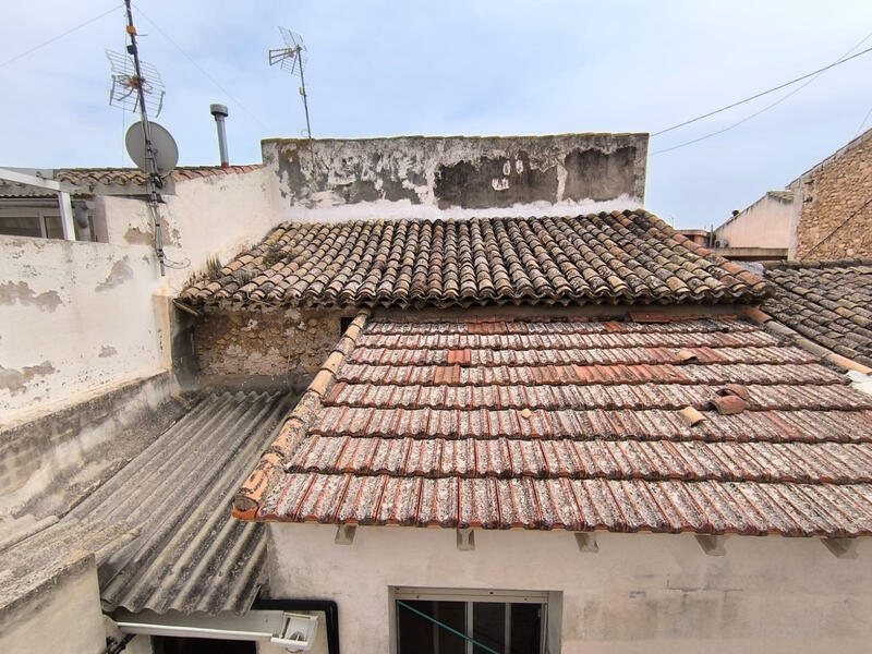 4 bedroom Townhouse for sale