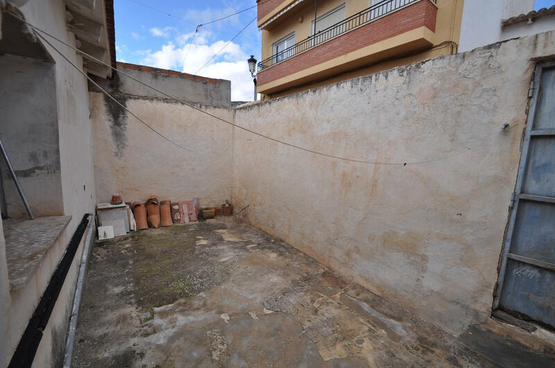 4 bedroom Townhouse for sale