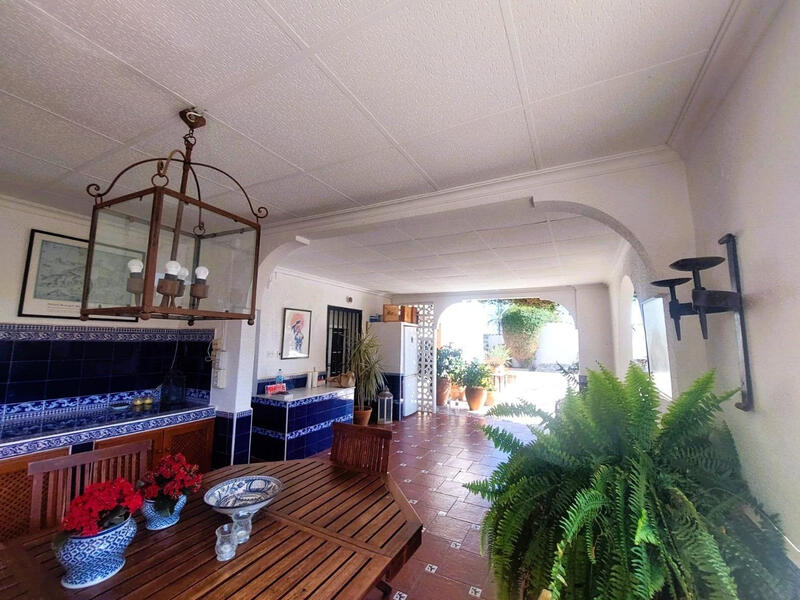 5 bedroom Country House for sale