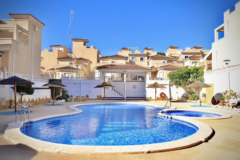 4 Cuarto Villa en venta