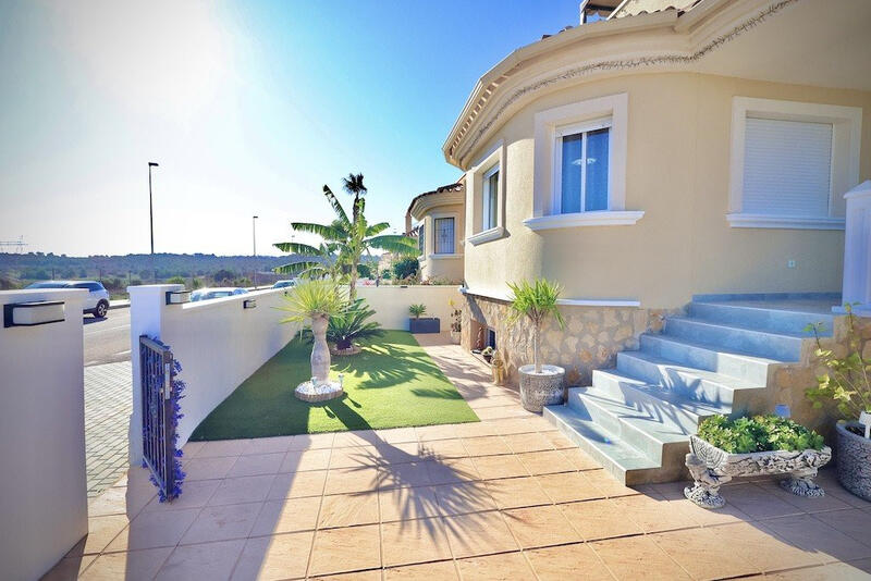4 Cuarto Villa en venta
