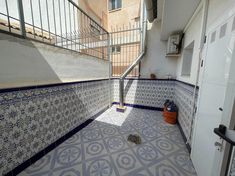 5 bedroom Townhouse for sale