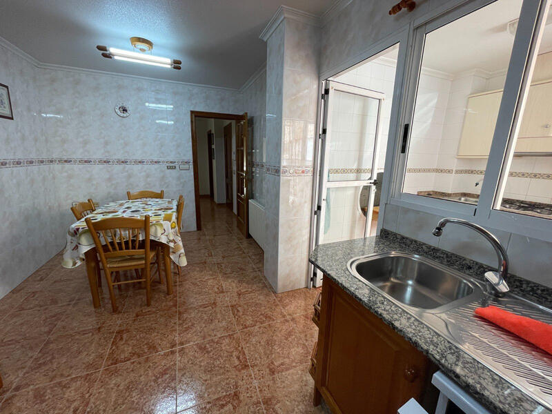 5 bedroom Townhouse for sale