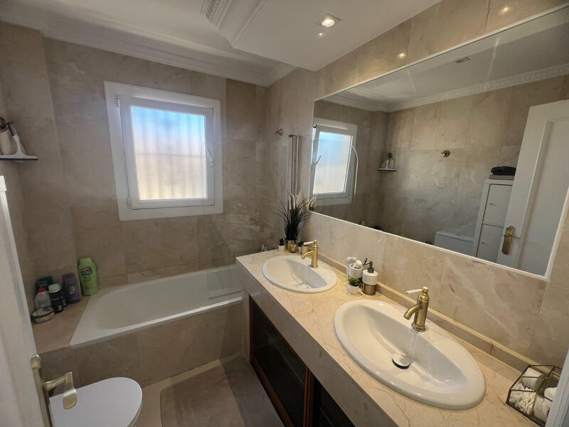 5 bedroom Villa for sale