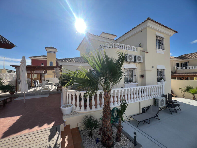 5 bedroom Villa for sale