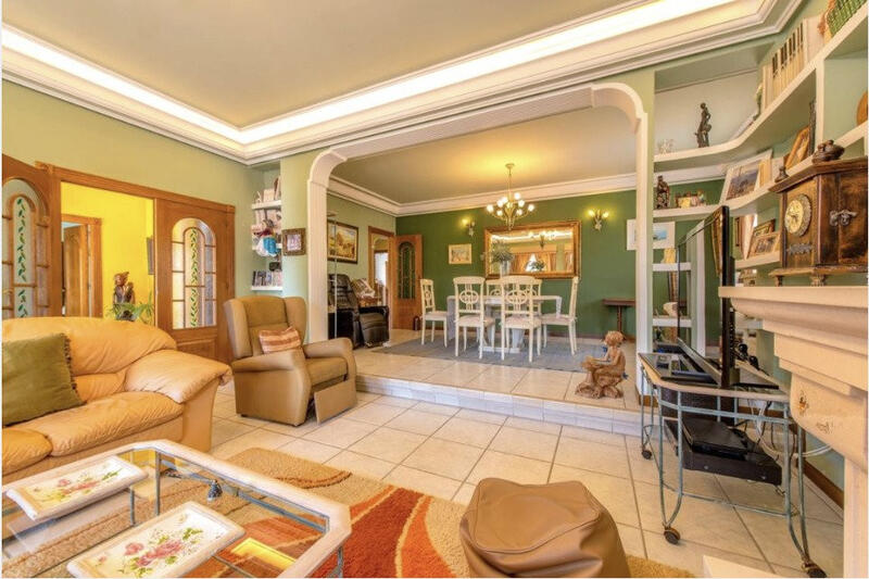 6 bedroom Villa for sale